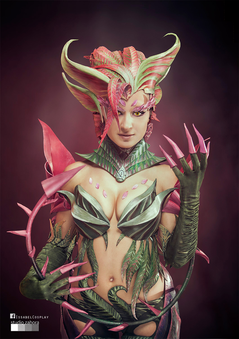 Illustration for article titled Cosplay Roundup: League Of Legends, Pirates, Dwarves & Leeloo